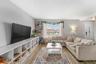 Photo 2: 359 405 64 Avenue in Calgary: Thorncliffe Row/Townhouse for sale : MLS®# A2130003