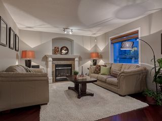 Photo 6: 311 Cresthaven Place SW in Calgary: Crestmont House for sale : MLS®# c4015009