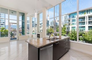 Photo 4: 305 133 E ESPLANADE in North Vancouver: Lower Lonsdale Condo for sale in "Pinnacle Residences at the Pier" : MLS®# R2710006