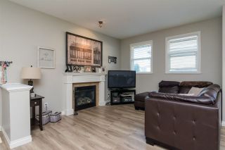 Photo 3: 3 18087 70 Avenue in Surrey: Cloverdale BC Townhouse for sale in "PROVINCETON" (Cloverdale)  : MLS®# R2210473