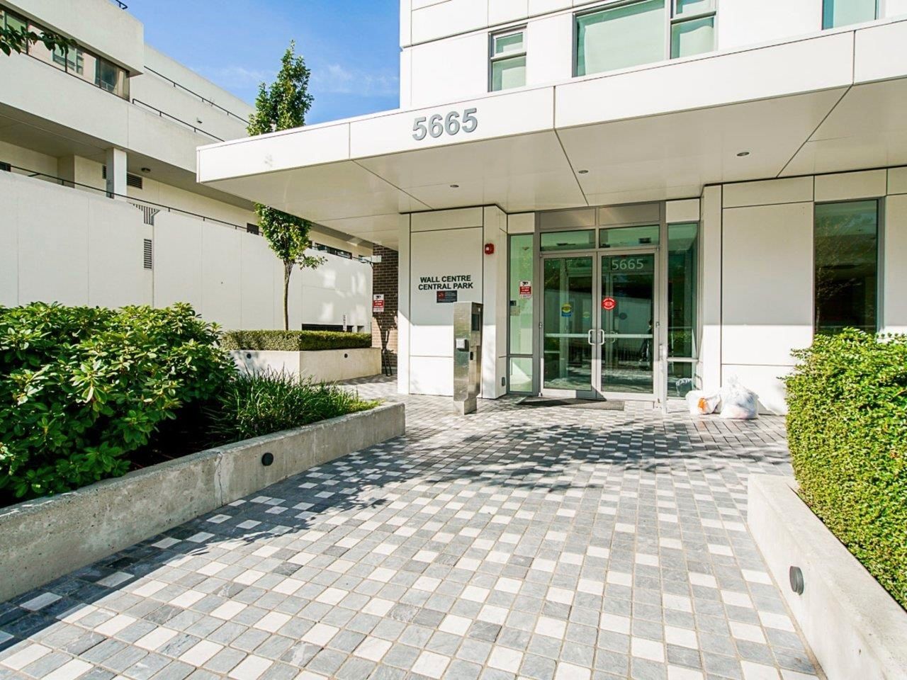 Photo 4: Photos: 622 5665 BOUNDARY Road in Vancouver: Collingwood VE Condo for sale in "WALL CENTRE CENTRAL PARK" (Vancouver East)  : MLS®# R2619104