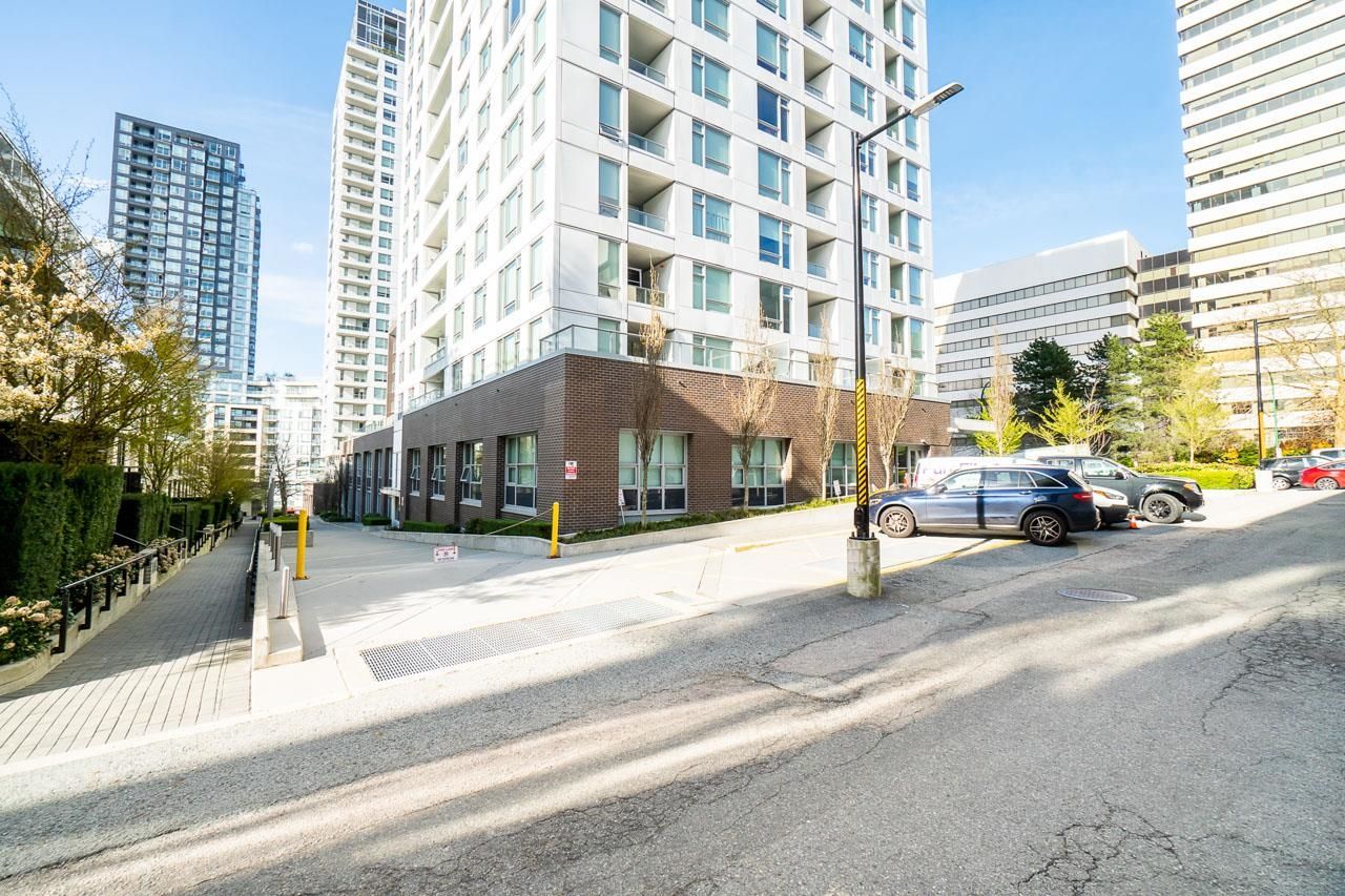 Main Photo: 2004 5665 BOUNDARY Road in Vancouver: Collingwood VE Condo for sale (Vancouver East)  : MLS®# R2804715