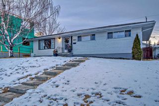 Photo 2: 2031 37 Street SW in Calgary: Glendale Detached for sale : MLS®# A2097225