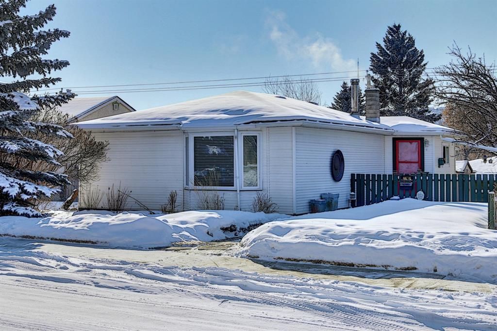 Main Photo: 4635 22 Avenue NW in Calgary: Montgomery Detached for sale : MLS®# A1068719