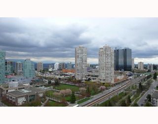 Photo 9: 1804 4350 BERESFORD Street in Burnaby: Metrotown Condo for sale in "CARLTON ON THE PARK" (Burnaby South)  : MLS®# V640174