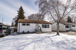 Photo 1: 164 RIDLEY Place in Winnipeg: Crestview Residential for sale (5H)  : MLS®# 202404849
