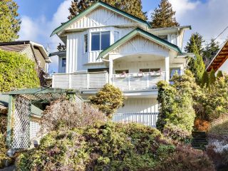 Photo 3: 3333 MARINE Drive in West Vancouver: West Bay House for sale in "West Bay" : MLS®# R2761097