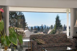 Photo 10: 996 BEAUMONT Drive in North Vancouver: Edgemont House for sale : MLS®# R2865015