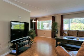 Photo 4: 51 2305 200 Street in Langley: Brookswood Langley Manufactured Home for sale in "Cedar Lane" : MLS®# R2609129