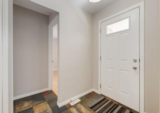 Photo 3: 236 Silver Brook Way NW in Calgary: Silver Springs Detached for sale : MLS®# A1213980