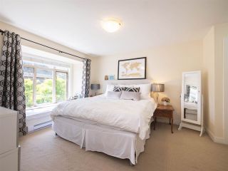 Photo 12: B1 272 W 4TH Street in North Vancouver: Lower Lonsdale Townhouse for sale : MLS®# R2275796
