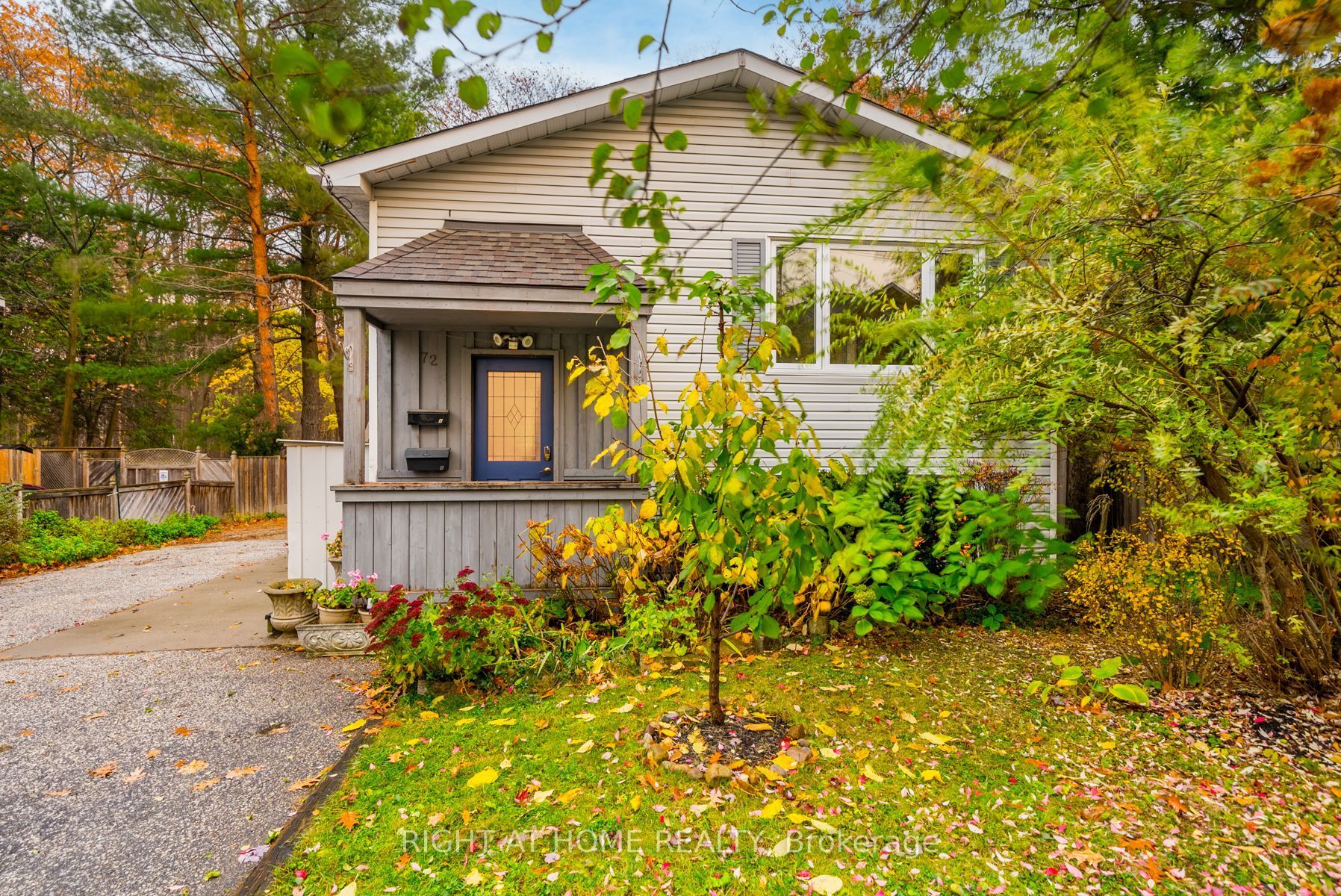 Main Photo: 72 Brennan Avenue in Barrie: Innis-Shore House (Bungalow-Raised) for sale : MLS®# S7283548