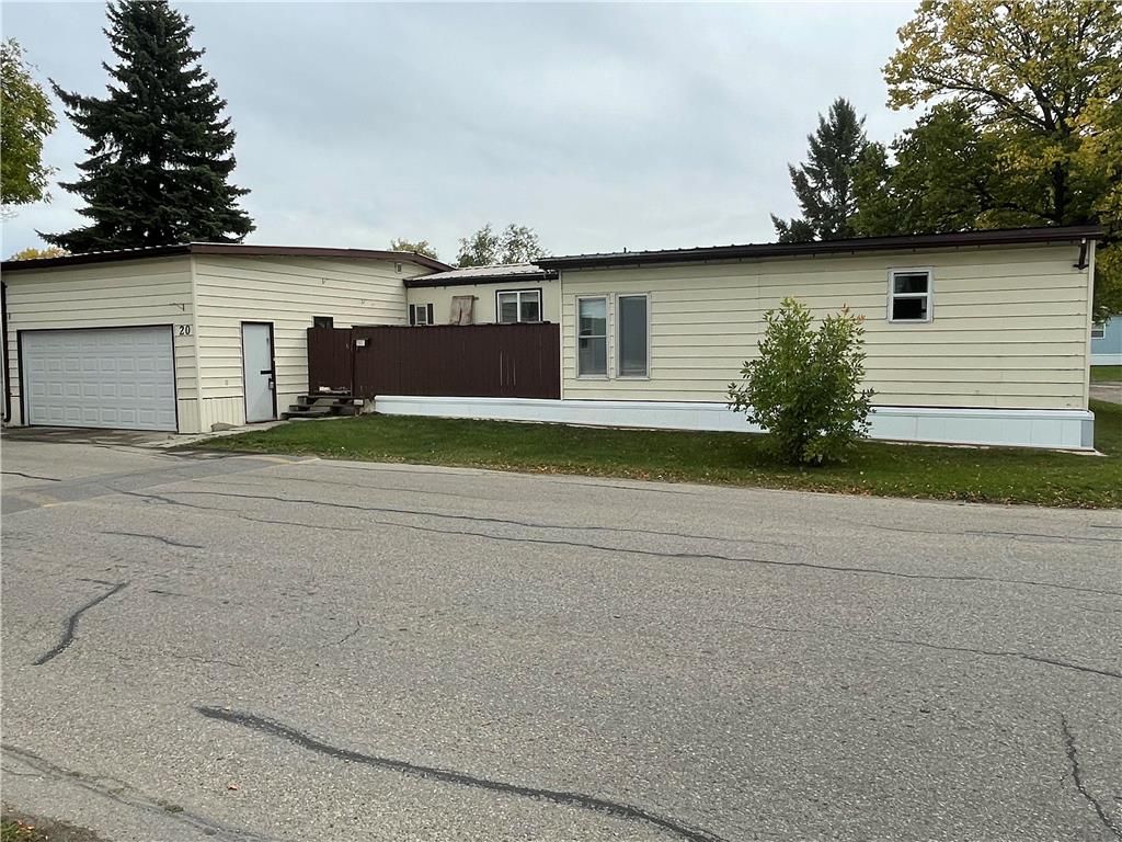 Main Photo: 20 Springwood Drive in Winnipeg: South Glen Residential for sale (2F)  : MLS®# 202122771