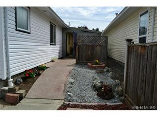 Photo 2: 15 Eagle Lane in VICTORIA: VR Glentana Manufactured Home for sale (View Royal)  : MLS®# 735233