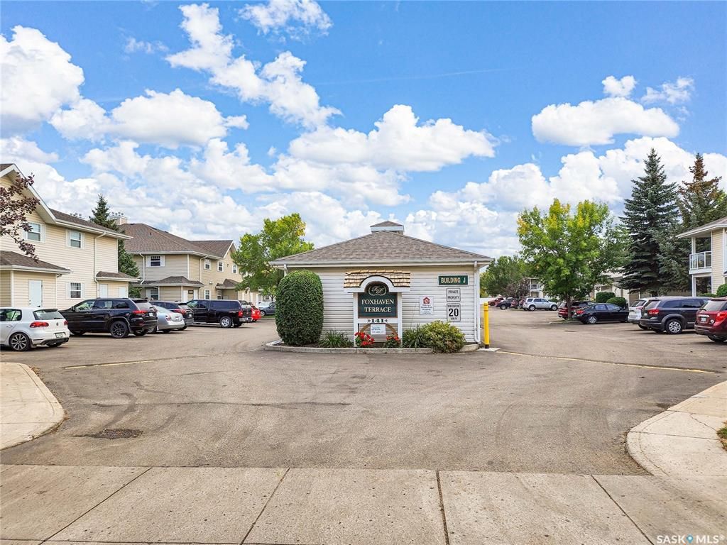 Main Photo: 203H 141 105th Street West in Saskatoon: Sutherland Residential for sale : MLS®# SK945652