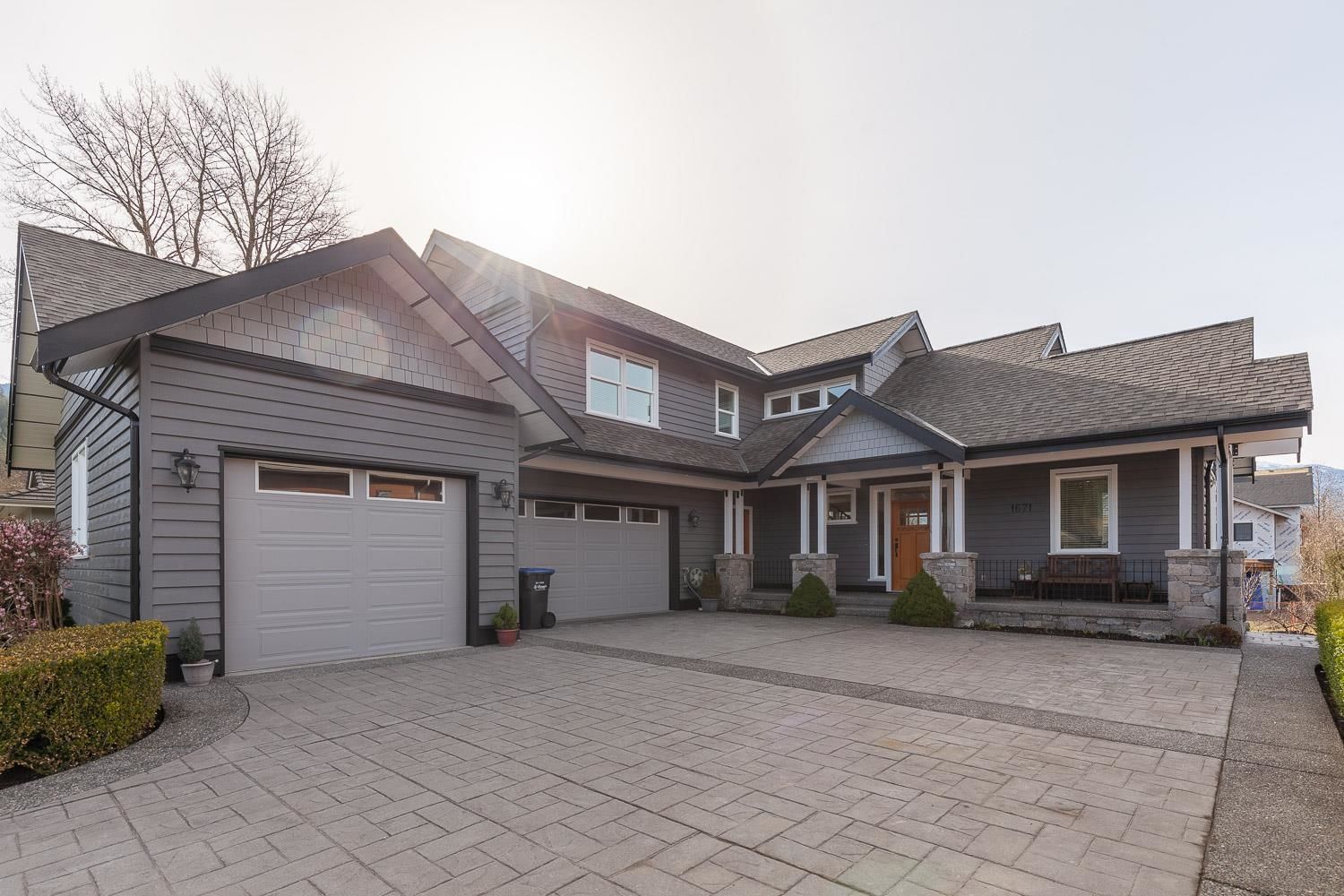Main Photo: 1671 MACDONALD Place in Squamish: Brackendale House for sale in "BRACKENDALE" : MLS®# R2668749