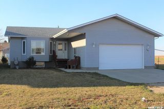 Photo 1: 209 5th Avenue in Lampman: Residential for sale : MLS®# SK893607