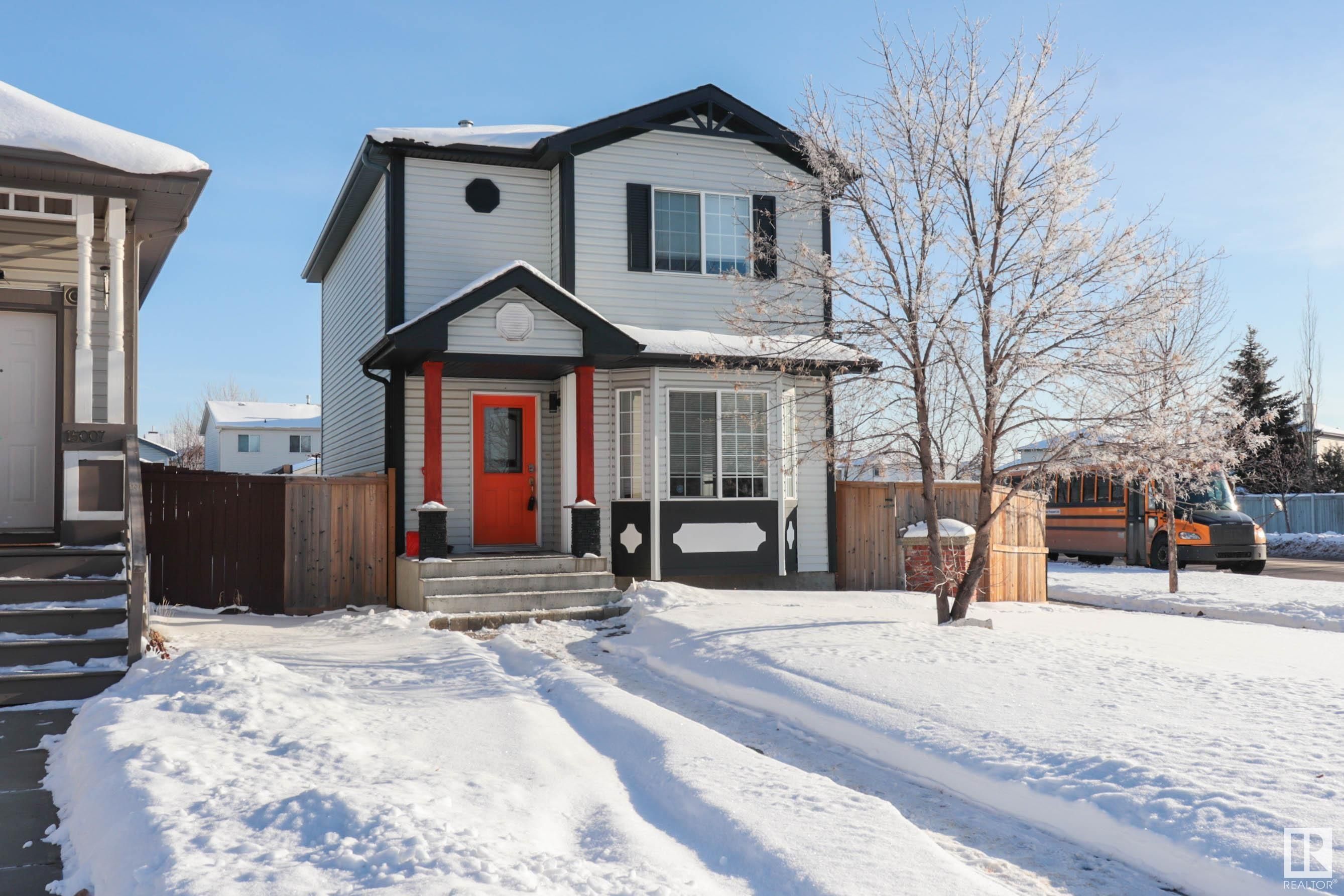 Main Photo: 15003 135 Street in Edmonton: Zone 27 House for sale : MLS®# E4325046