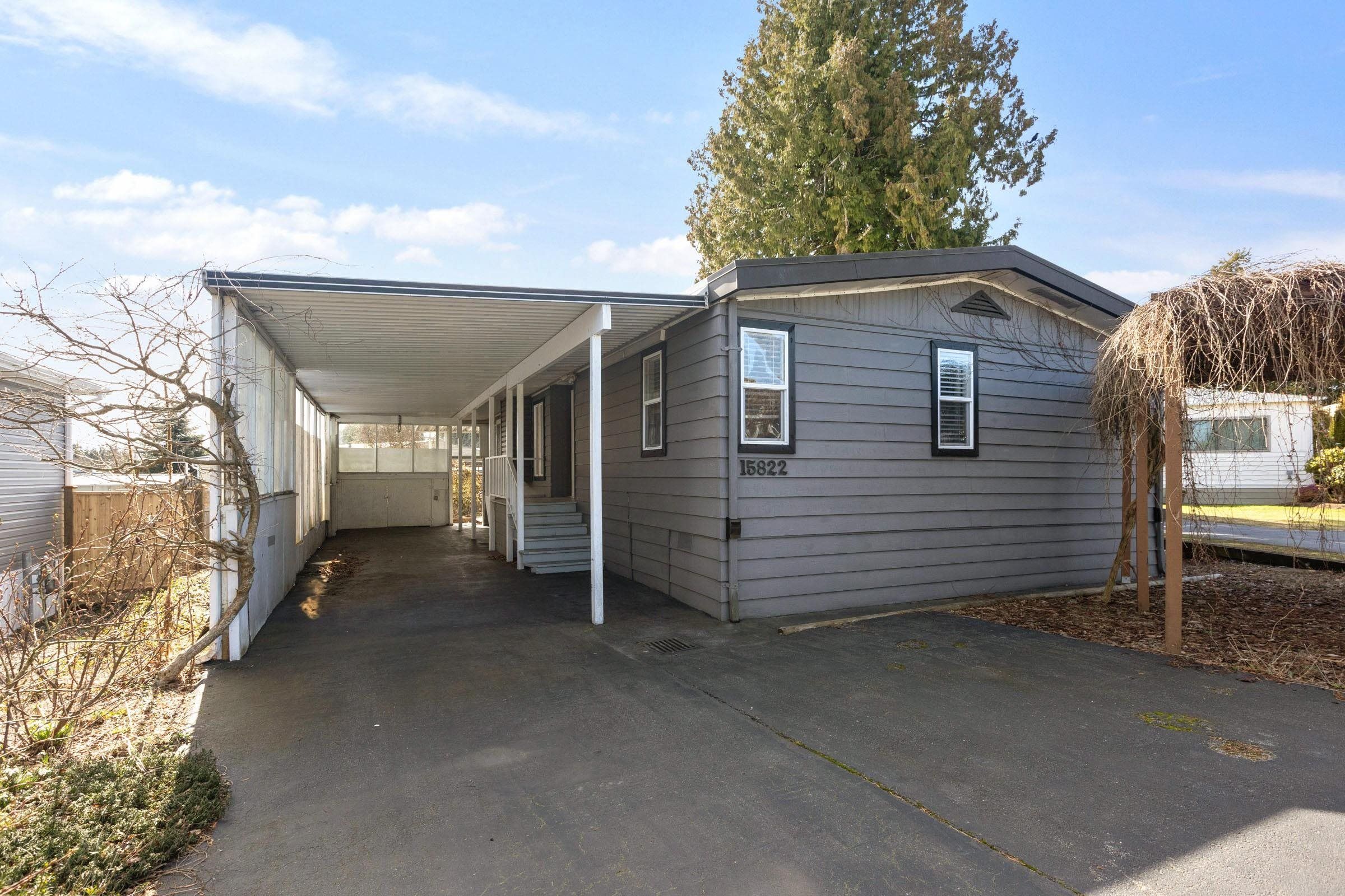 Main Photo: 15822 SUFFOLK Road in Surrey: King George Corridor Manufactured Home for sale in "Cranley Park" (South Surrey White Rock)  : MLS®# R2758255
