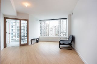 Photo 2: 1720 68 SMITHE Street in Vancouver: Downtown VW Condo for sale in "ONE PACIFIC" (Vancouver West)  : MLS®# R2401692