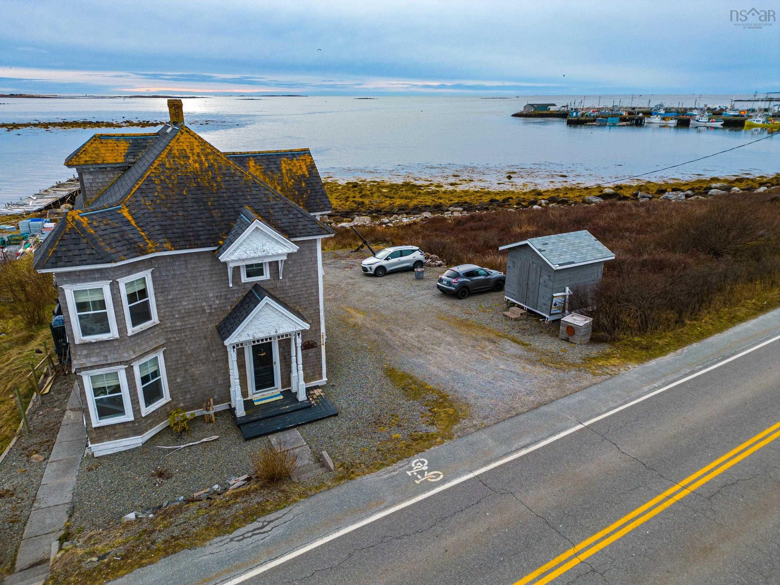 Main Photo: 2804 Main Street in Clark's Harbour: 407-Shelburne County Residential for sale (South Shore)  : MLS®# 202301281
