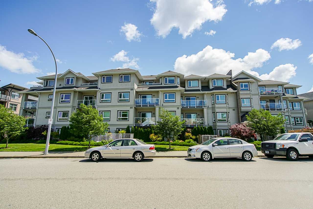 Main Photo: 406 8142 120A Street in Surrey: Queen Mary Park Surrey Condo for sale in "Sterling Court" : MLS®# R2381590