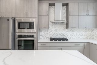 Photo 11: 9811 70 Avenue in Edmonton: Zone 17 House Half Duplex for sale : MLS®# E4273908