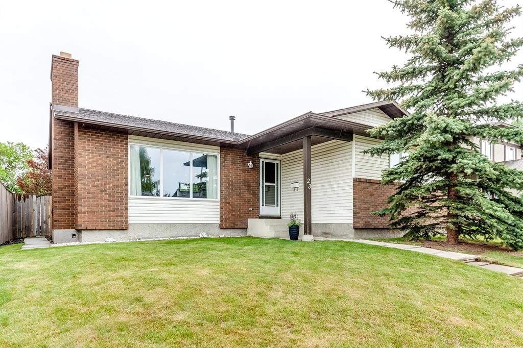 Main Photo: 23 Woodbrook Road SW in Calgary: Woodbine Detached for sale : MLS®# A1119363