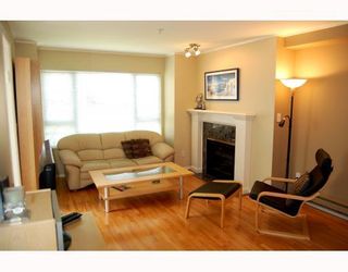 Photo 2: 207 937 W 14TH Avenue in Vancouver: Fairview VW Condo for sale in "VILLA 937" (Vancouver West)  : MLS®# V769080