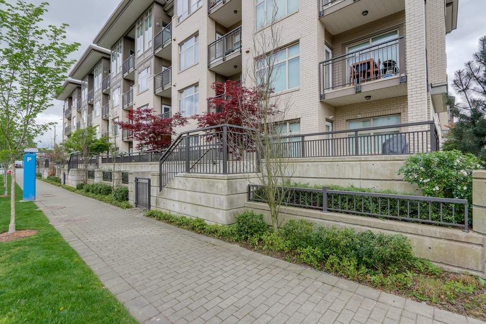 Main Photo: L107 13468 KING GEORGE BOULEVARD in Surrey: Whalley Condo for sale (North Surrey)  : MLS®# R2057919
