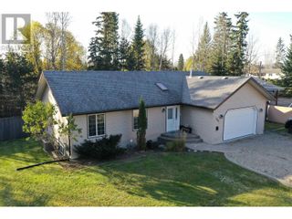 Photo 1: 2805 NEIGHBOUR ROAD in Quesnel: House for sale : MLS®# R2827696