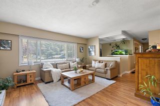 Photo 2: 986 Weaver Pl in Langford: La Walfred House for sale : MLS®# 915110