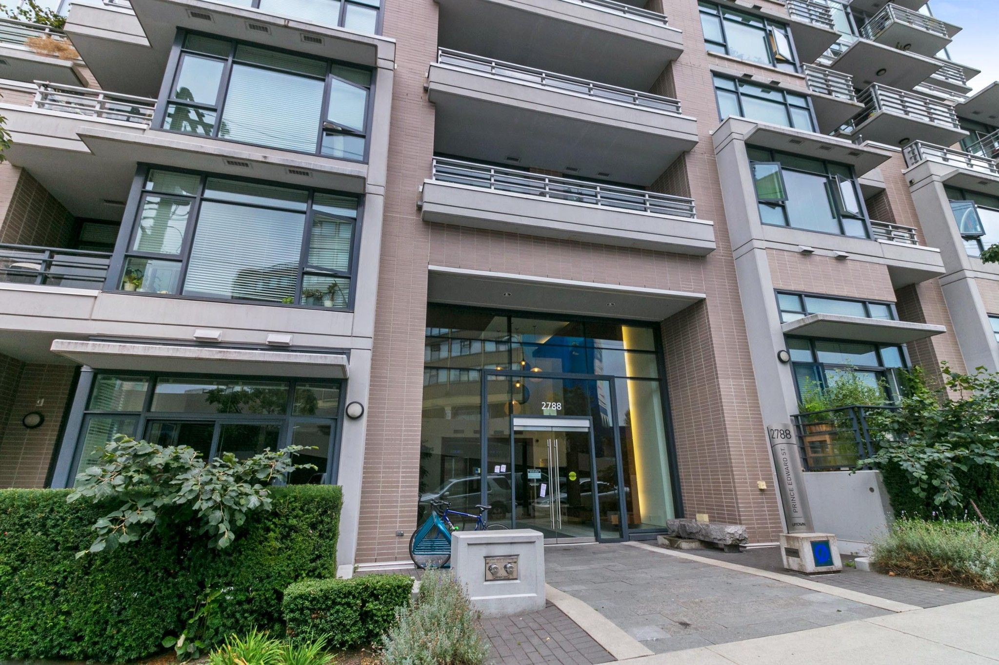 Photo 1: Photos: 706 2788 PRINCE EDWARD Street in Vancouver: Mount Pleasant VE Condo for sale in "UPTOWN BY CONCORD" (Vancouver East)  : MLS®# R2300418