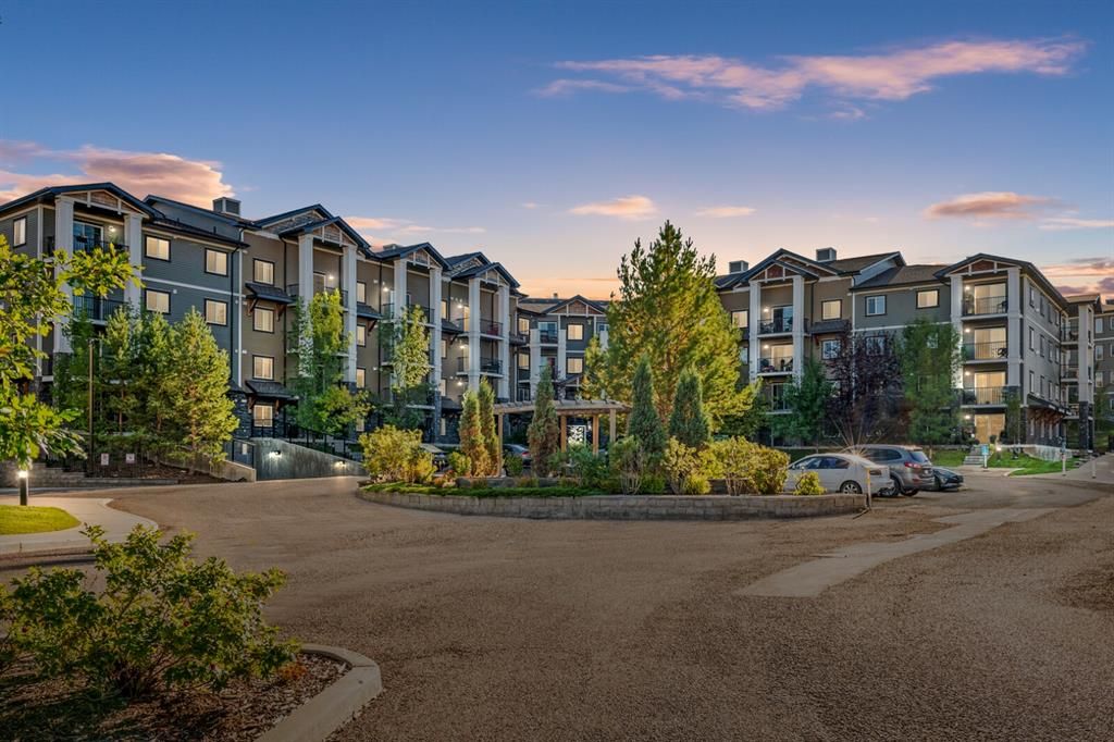 Welcome to this top floor condo in Panorama Hills!