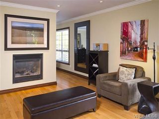 Photo 2: 803 Piermont Pl in VICTORIA: Vi Rockland House for sale (Victoria)  : MLS®# 654203
