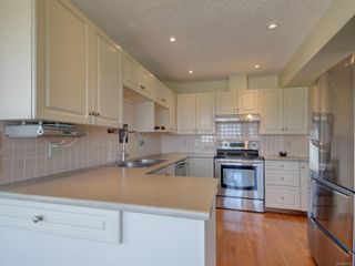 Photo 10: 418 6880 Wallace Dr in Central Saanich: CS Brentwood Bay Row/Townhouse for sale : MLS®# 913010