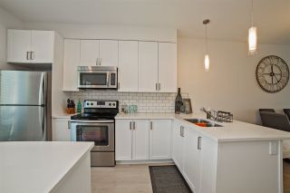 Photo 5: 202 32789 BURTON Avenue in Mission: Mission BC Townhouse for sale in "SILVER CREEK TOWNHOMES" : MLS®# R2261598