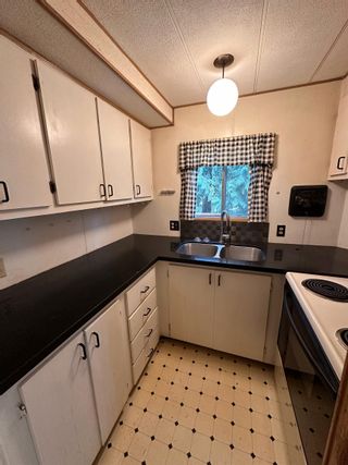 Photo 8: 18 1416 NORTH Road in Gibsons: Gibsons & Area Manufactured Home for sale in "BEARS TALE VILLAGE" (Sunshine Coast)  : MLS®# R2868845