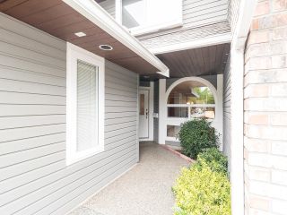 Photo 3: 6119 W BOUNDARY Drive in Surrey: Panorama Ridge Townhouse for sale in "Boundary Park" : MLS®# R2779352
