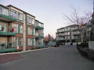 Photo 1: 894 Vernon Ave in Victoria: Residential for sale (205)  : MLS®# 270846