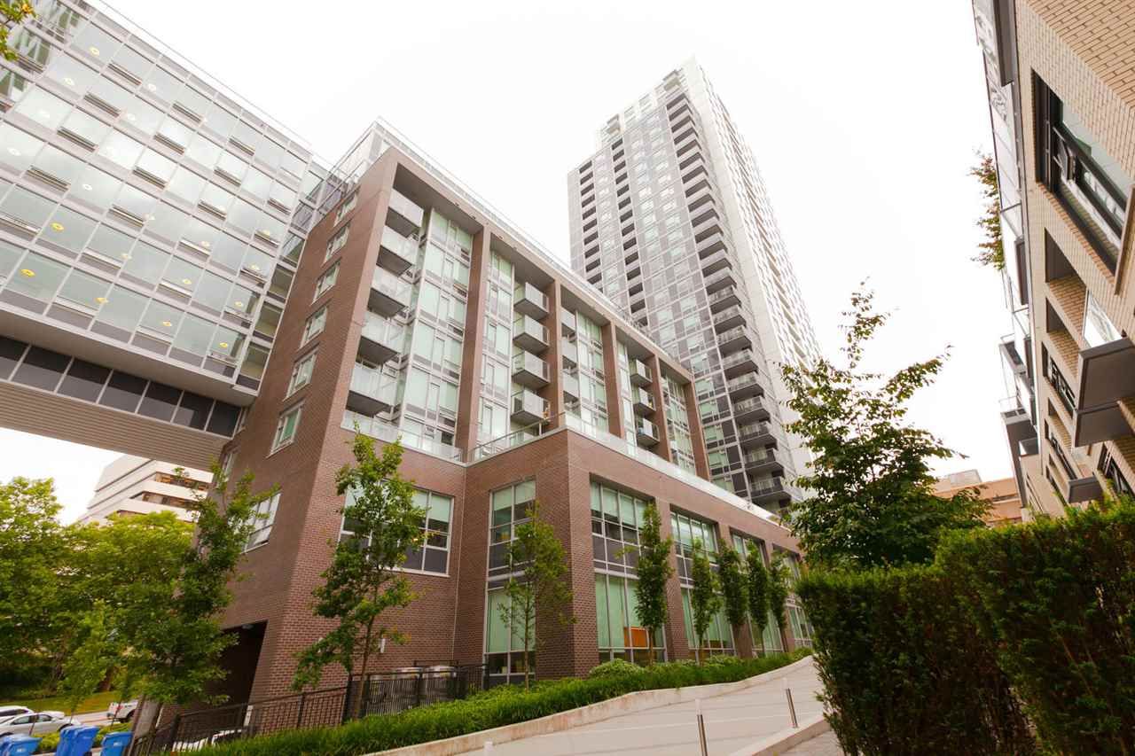 Main Photo: Wall Centre Central Park South Tower 1 - 611 5665 Boundary Road, Burnaby BC