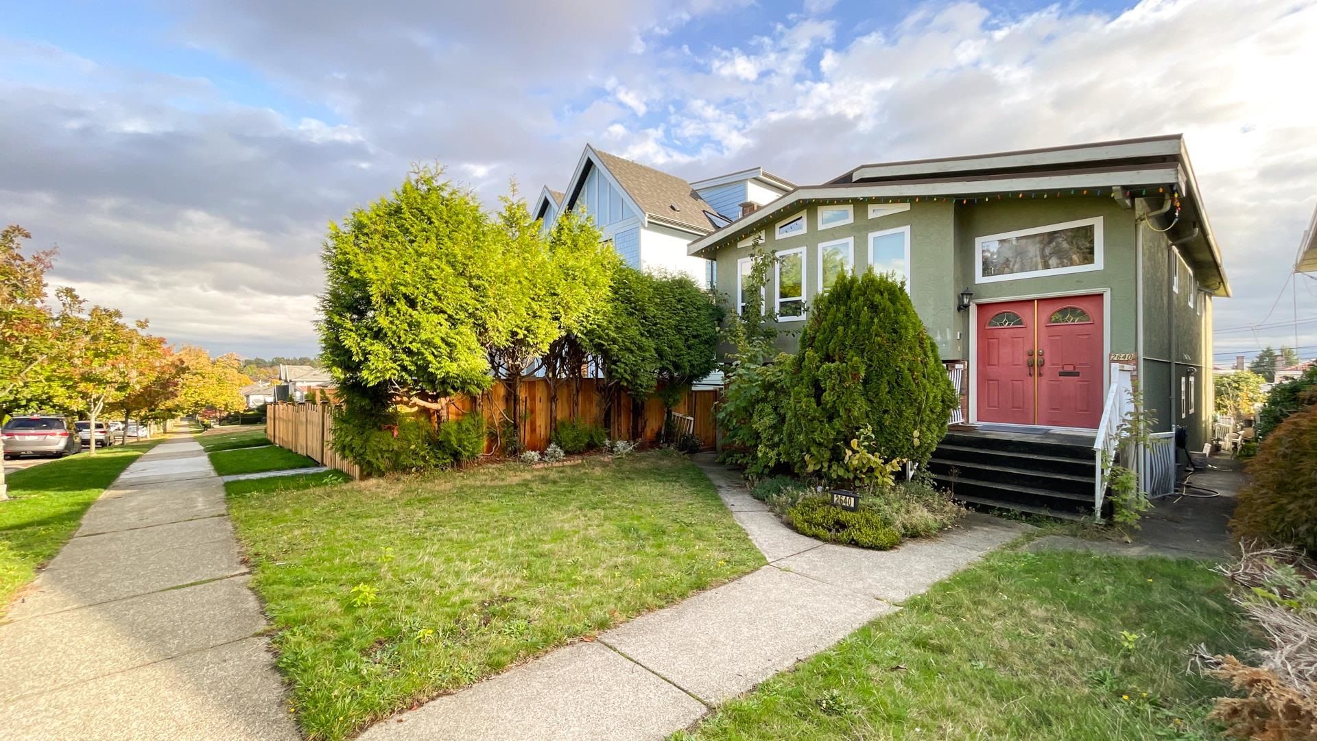 Main Photo: 2640 E 56TH Avenue in Vancouver: Fraserview VE House for sale (Vancouver East)  : MLS®# R2825081