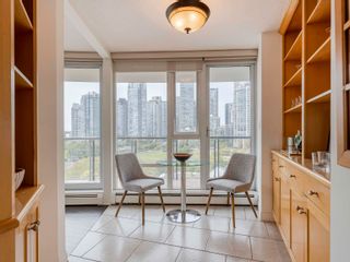 Photo 13: 1001 1383 MARINASIDE Crescent in Vancouver: Yaletown Condo for sale in "The Columbus" (Vancouver West)  : MLS®# R2735968