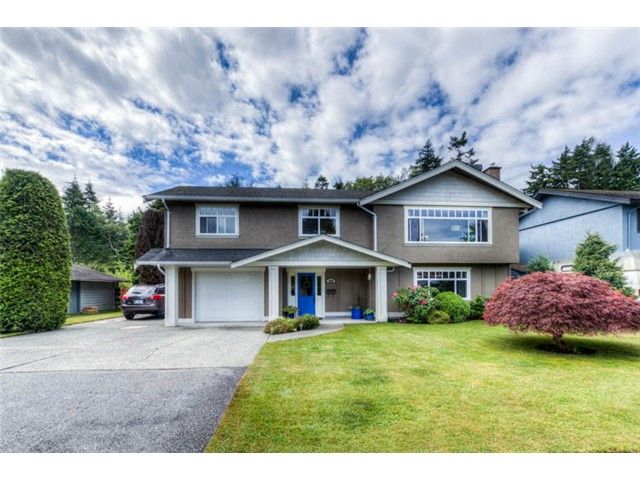 Main Photo: 5340 WALLACE Avenue in Tsawwassen: Pebble Hill House for sale in "PEBBLE HILL" : MLS®# V1011943