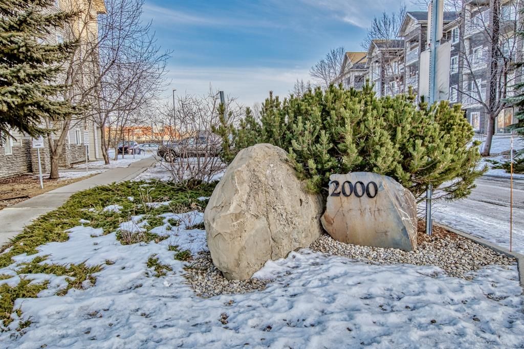 Main Photo: 318 2000 Somervale Court SW in Calgary: Somerset Apartment for sale : MLS®# A2020223