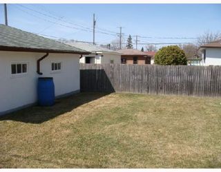 Photo 4: 824 BANNERMAN Avenue in WINNIPEG: North End Residential for sale (North West Winnipeg)  : MLS®# 2805965