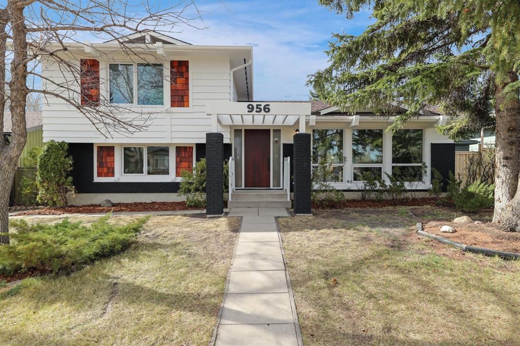 Main Photo: 956 Midridge Drive SE in Calgary: Midnapore Detached for sale : MLS®# A1215160