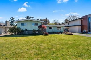 Photo 1: 3401 Woodburn Ave in Oak Bay: OB Henderson Single Family Residence for sale : MLS®# 963092