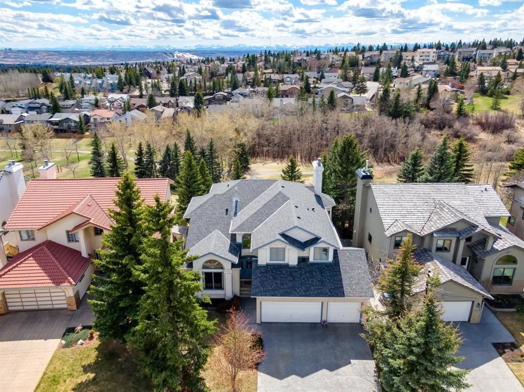 Main Photo: 123 Edgeview Drive NW in Calgary: Edgemont Detached for sale : MLS®# A1103212