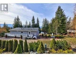 Photo 4: 2715 Fraser Road in Anglemont: House for sale : MLS®# 10310921